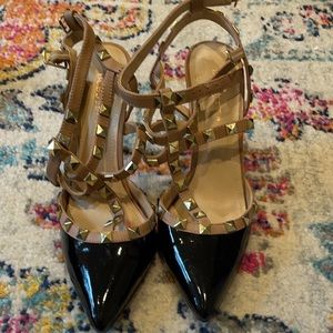 BCBG rock stud size 8